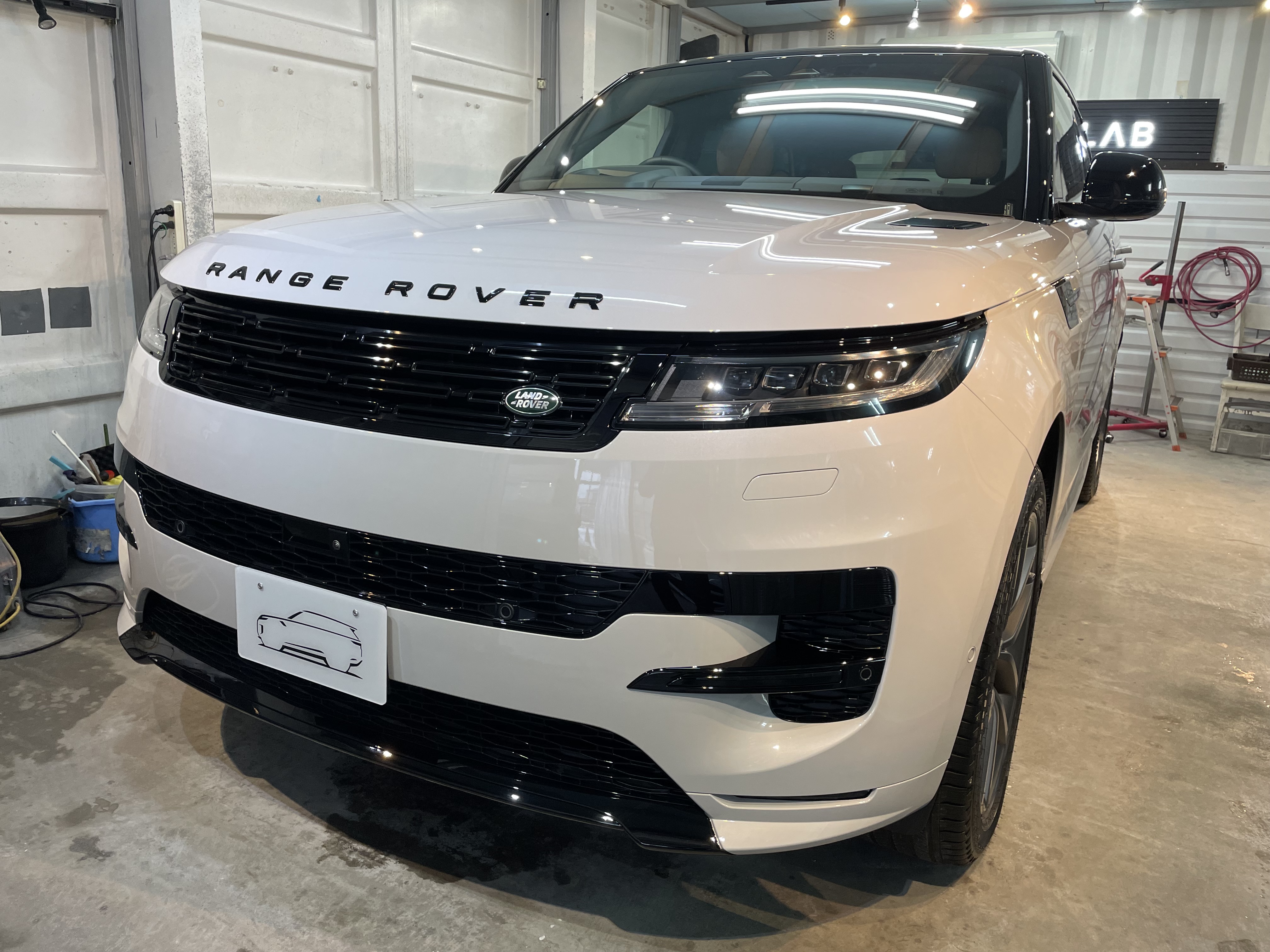 ディーラー様より　レンジローバースポーツ　WF-ZAN  ウィンドガラス撥水　ホイールコートセラミック　内装コーティング